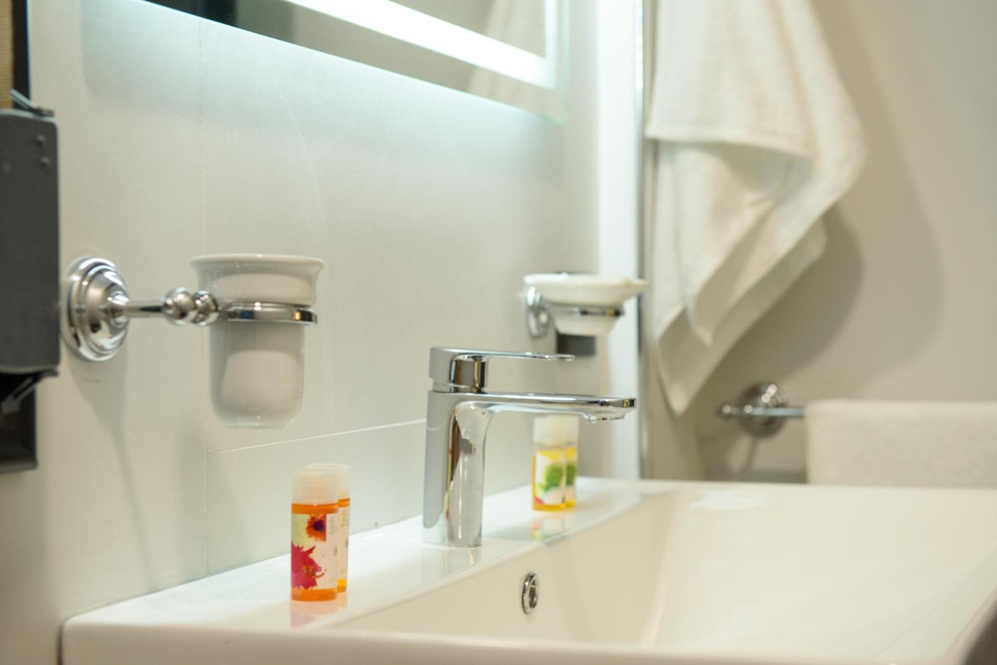 Olivium Rooms Vlorë Екстериор снимка